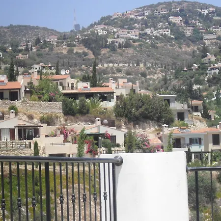 2 Bed Mountains And Costal Views With Pool Διαμέρισμα Πάφος