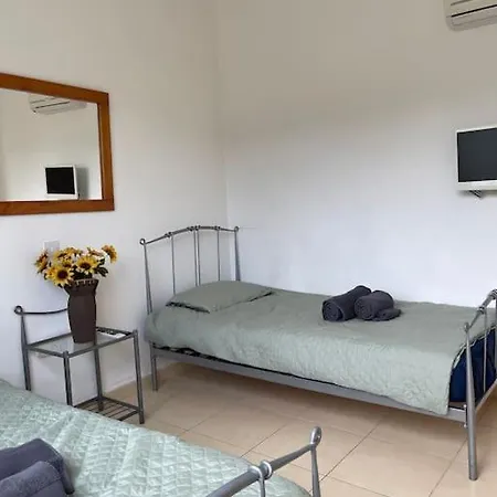 2 Bed Mountains And Costal Views With Pool Διαμέρισμα