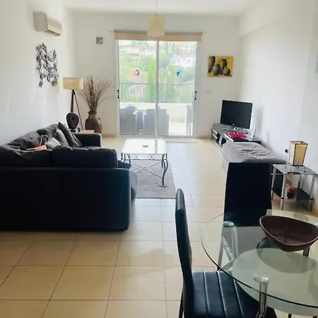 2 Bed Mountains And Costal Views With Pool Διαμέρισμα Πάφος